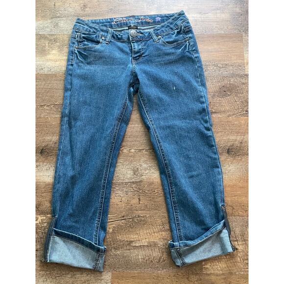 Celebrity Pink Junior size 7 denim capri with zipper detail - Picture 1 of 12